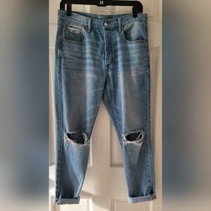 American Eagle Hi-Rise Girlfriend Ripped Jeans. Size 6